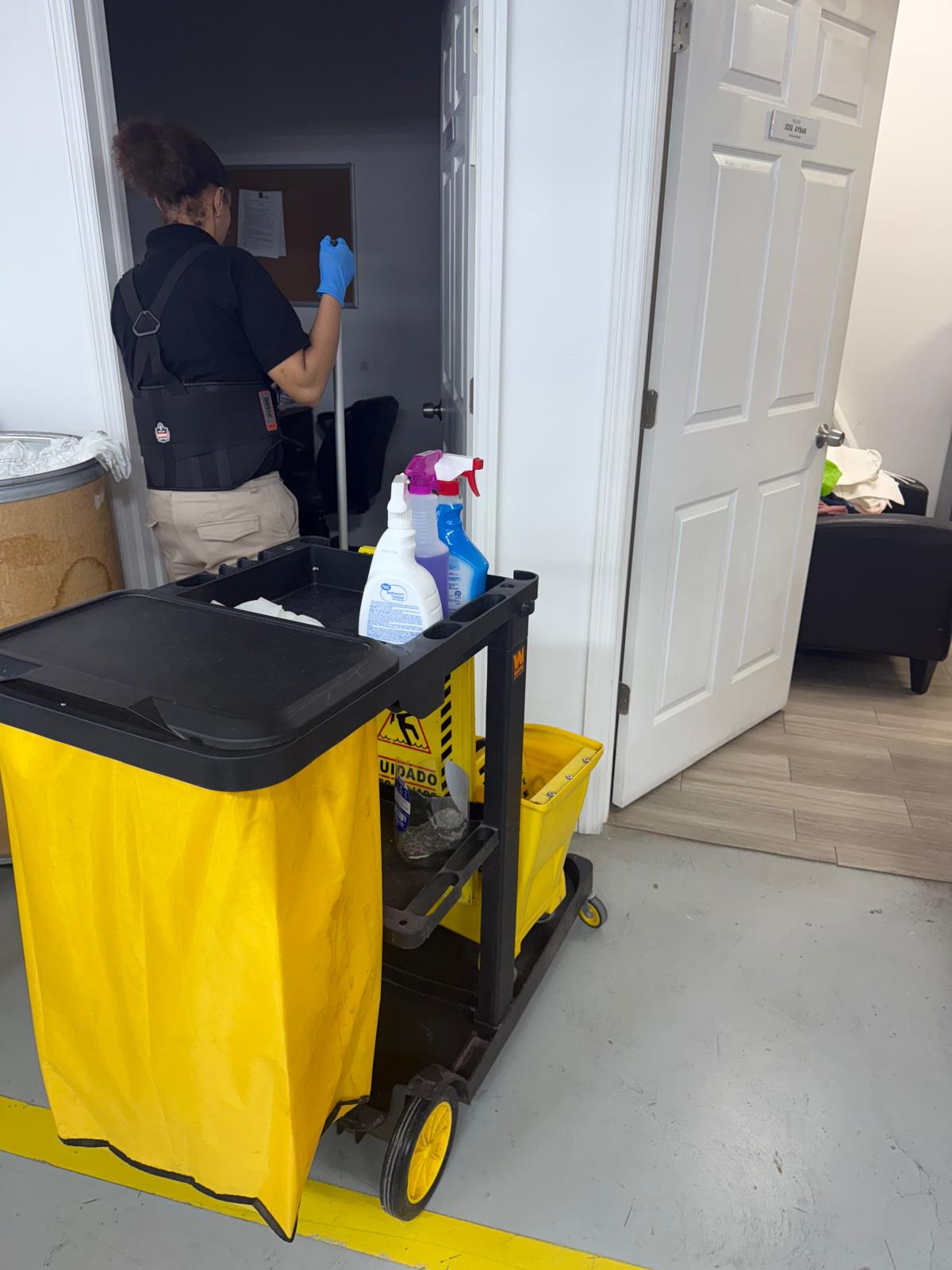 Comercial cleaning services, cleaning your office, cleaning your business